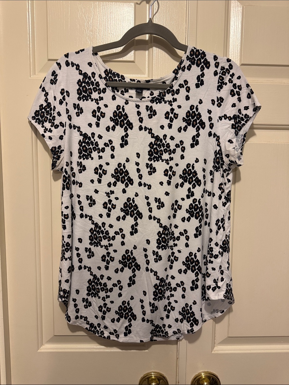 Alfani Black and White Leopard Print Short Sleeve Tee